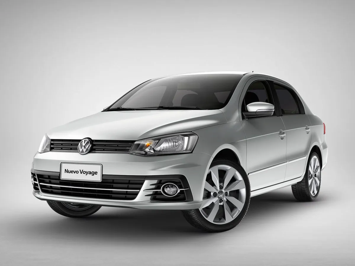 Volkswagen Voyage - Latitud Sur - Rent a Car Puerto Montt